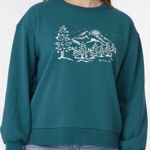 Size M Hunter green mountain sweatshirt